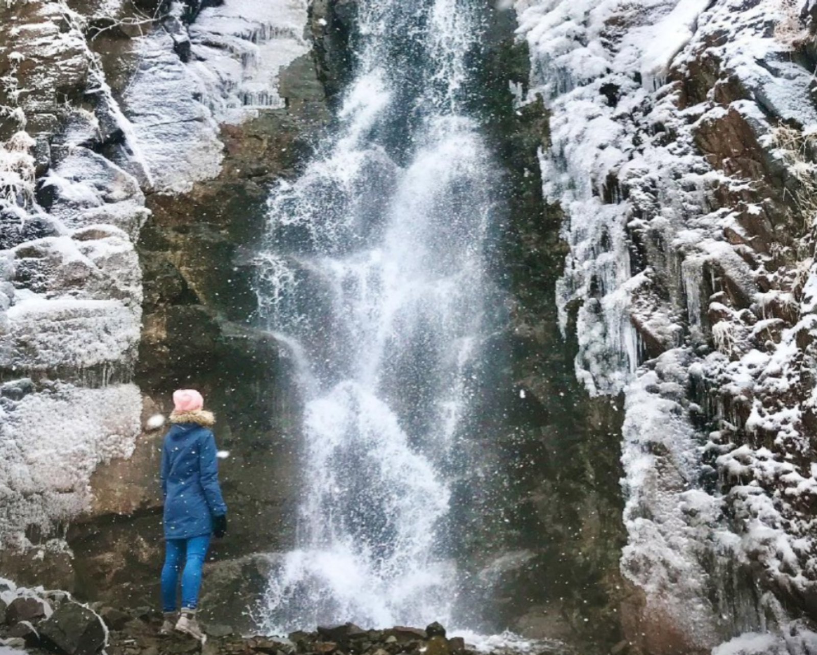 Тургеньский водопад Алматы