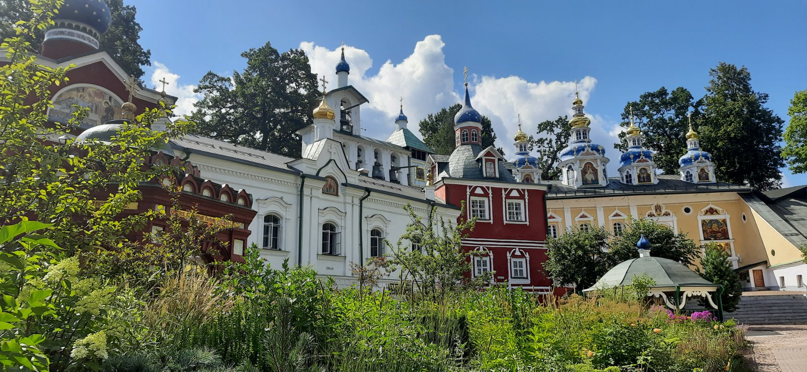 Поездка в Псково-Печерский монастырь и Изборск — экскурсия на «Тонкостях  туризма»