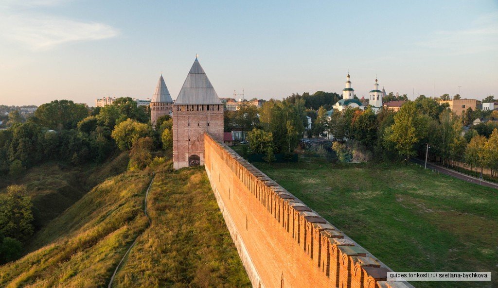 Мц смоленска. Смоленская Крепостная стена. Город Смоленск Крепостная стена. Смоленская Крепостная стена сверху.