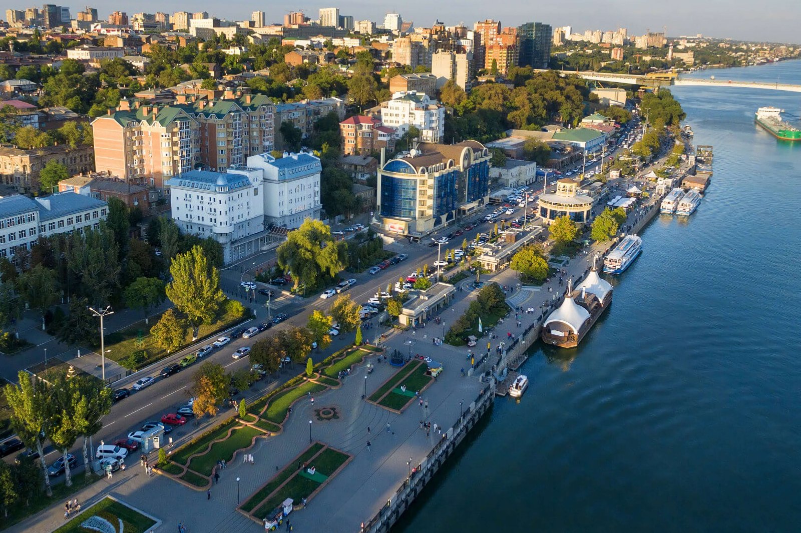 Город среда ростов на дону. Ростовская набережная Ростов-на-Дону. Набережная Ростова-на-Дону Ростов-на-Дону 2024. Ростов набережная. Панорама набережной Ростова на Дону.